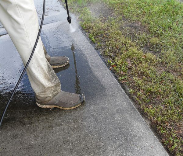 Cost of Sidewalk Concrete Cleaning in Carlisle